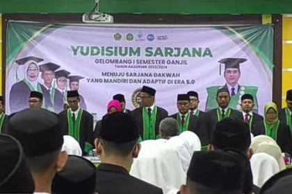 Fakultas Dakwah dan Komunikasi (FDK) UIN Ar-Raniry mengadakan yudisium sarjana gelombang l Tahun 2024 di aula Rektorat UIN Ar-Raniry, Selasa (9/1/2024)