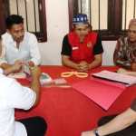 Polres Aceh Timur saat meimpahkan berkas dan tersangka kasus pemasangan kamera tersembunyi pada router WiFi dalam kamar suami istri