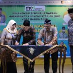Pengurus Daerah (PD) Masyarakat Ekonomi Syariah (MES) Kota Banda Aceh dilantik di aula lantai 4 Gedung Mawardy Nurdin, Balai Kota Banda Aceh, Sabtu, 13 Januari 2024 | INFOACEH.net Pengurus Daerah (PD) Masyarakat Ekonomi Syariah (MES) Kota Banda Aceh dilantik di aula lantai 4 Gedung Mawardy Nurdin, Balai Kota Banda Aceh, Sabtu, 13 Januari 2024