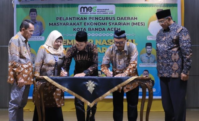 Pengurus Daerah (PD) Masyarakat Ekonomi Syariah (MES) Kota Banda Aceh dilantik di aula lantai 4 Gedung Mawardy Nurdin, Balai Kota Banda Aceh, Sabtu, 13 Januari 2024