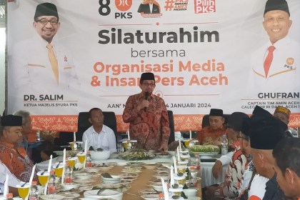 Ketua Majelis Syura PKS Habib Dr Salim Segaf Al-Jufri Lc MA saat silaturahmi dengan awak media di Banda Aceh, Ahad (14/1/2024)