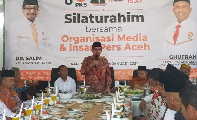 Ketua Majelis Syura PKS Habib Dr Salim Segaf Al-Jufri Lc MA saat silaturahmi dengan awak media di Banda Aceh, Ahad (14/1/2024)