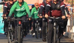 Kapolda Aceh Irjen Pol Achmad Kartiko dan Pangdam IM Mayjen TNI Novi Helmy Prasetya melakukan gowes di Banda Aceh, Ahad, 21 Januari 2024