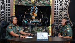 Pangdam IM Mayjen TNI Novi Helmy Prasetya didampingi Kasdam Brigjen TNI Hadi Basuki mengikuti secara virtual peresmian studio Podcast Sanggamara Kodam IM oleh KSAD, Senin (22/1/2024)