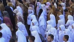 Para pegawai RSJ Aceh mengikuti apel Senin pagi (22/1)
