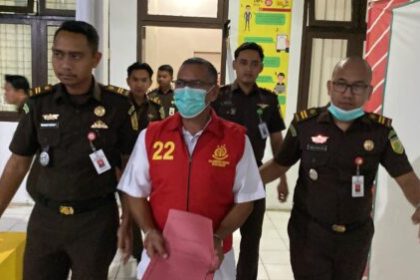 Tim Penyidik Pidsus Kejari Aceh Besar, pada Rabu (24/1), menahan tersangka korupsi pengelolaan retribusi Pasar Lambaro dan Keutapang Tahun 2020-2021 di Rutan Kelas IIB Jantho