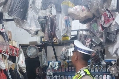 Satlantas Polres Pidie menggelar sosialisasi larangan penggunaan atau memperjual belikan knalpot brong atau yang tidak sesuai spesifikasi teknis di bengkel dan toko aksesoris sepeda motor di Kota Sigli, Jum'at (26/1).