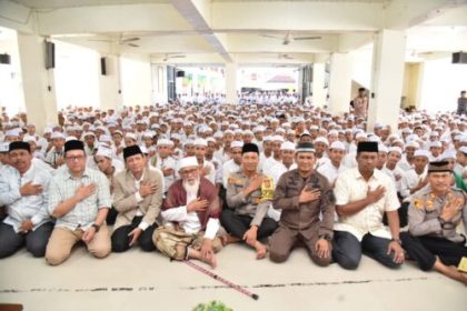 Unsur Forkopimda Kabupaten Bireuen menghadiri Zikir dan Do'a bersama dalam rangka Pemilu Damai Tahun 2024 di Dayah Ummul Ayman Samalanga, Sabtu (27/1)