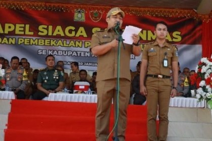 Pj Bupati Aceh Besar Muhammad Iswanto memimpin Apel Siaga Satlinmas dalam rangka pelaksanaan Pemilu serentak dan dilanjutkan dengan Pembekalan Pemilu tahun 2024 di Lapangan Bungong Jeumpa, Kota Jantho (30/1)