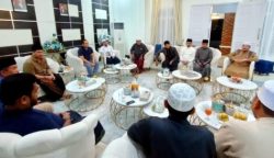 Perwakilan pimpinan dayah yang tergabung dalam Aliansi Dayah dan Ormas Peduli Kota Lhokseumawe melakukan pertemuan dengan Pj Wali Kota Lhokseumawe A Hanan dan Kapolres Lhokseumawe AKBP Henki Ismanto di Guest House Wali Kota, Sabtu malam (3/2)