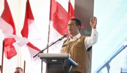 Menteri Pertanian Andi Amran Sulaiman saat memberikan sambutan pada kegiatan Pembinaan Penyuluh Pertanian dan Petani Provinsi Aceh, di Gampong Deunong, Aceh Besar, Selasa (6/2)