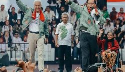 Pasangan calon presiden dan wakil presiden nomor urut 3 Ganjar Pranowo-Mahfud MD pada kampanye akbar penutup yang digelar di Semarang, Jawa Tengah, Sabtu (10/2)