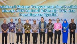 Foto bersama dalam Sosialisasi Sistem Penyusunan Dan Penilaian Kinerja ASN Melalui E-Kinerja BKN dan Sosialisasi Pembiayaan Syariah bagi 800 PPPK, di Asrama Haji Banda Aceh, Kamis (15/2)
