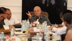 Wali Nanggroe Aceh Malik Mahmud Al Haythar berbicara dalam pertemuan dengan perwakilan rektor universitas se-Aceh, Senin (19/2) di Meuligoe Wali Nanggroe, Aceh Besar