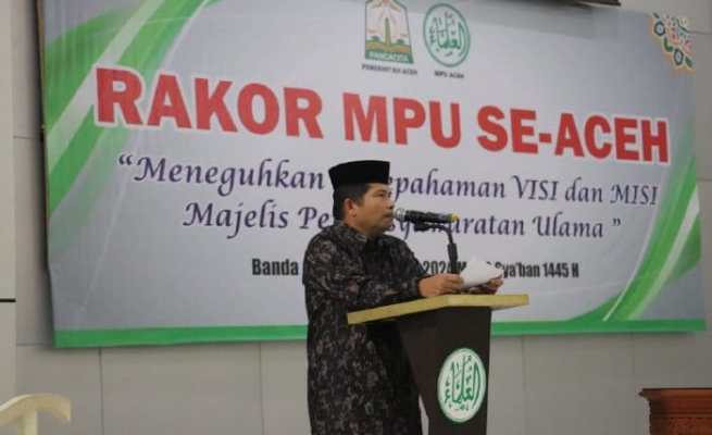 Ketua MPU Aceh Tgk H Faisal Ali membuka kegiatan Rapat Koordinasi MPU Se-Aceh Tahun 2024 di aula Tgk Abdullah Ujong Rimba MPU Aceh, Selasa (20/2)