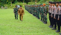 Pj Bupati Pidie Wahyudi Adisiswanto membuka program TMMD ke-119 tahun 2024 di lapangan bola kaki Desa Beungga, Kecamatan Tangse, Pidie. Selasa (20/2)