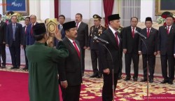 Presiden Jokowi resmi melantik Agus Harimurti Yudhoyono (AHY) sebagai Menteri ATR/BPN di Istana Negara, Rabu (21/2)