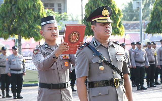 Kapolres Aceh Timur AKBP Nova Suryandaru, Rabu (21/2) memimpin serah terima jabatan Wakapolres dari Kompol Muhammad Aidil Saputra kepada pejabat baru Kompol Iswar