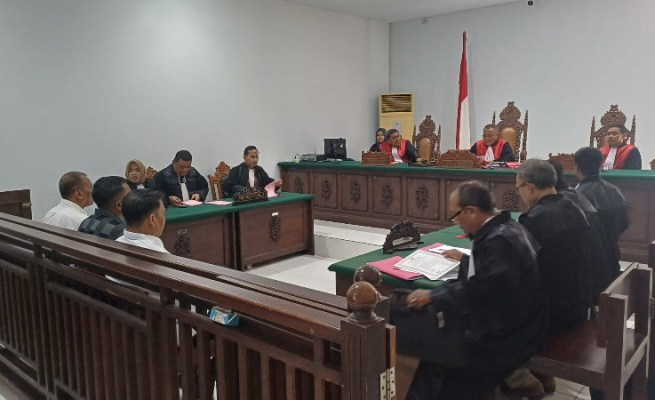PN Tipikor Banda Aceh, Kamis (22/2) menggelar sidang perdana kasus korupsi pengadaan buku adat istiadat dan mobiler MAA tahun 2022-2023 total pagu anggaran Rp 5,6 miliar