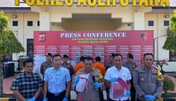 Wakapolres Aceh Utara Kompol Muhayat Effendie didampingi Kasat Reskrim AKP Novrizaldi memberikan keterangan pada konferensi pers penangkapan 2 predator anak, Kamis (22/2)