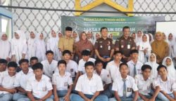Lewat program 'Jaksa Masuk Sekolah', tim punyuluh hukum Kejati Aceh mengunjungi SMAN 13 di Gampong Jawa Kecamatan Kutaraja, Banda Aceh, Selasa (5/3)