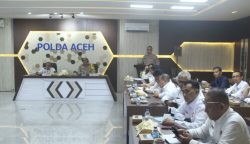 Wakapolda Aceh Brigjen Pol Armia Fahmi bersama tim Setjen Wantannas RI membahas soal penanganan etnis Rohingnya dalam audiensi di Aula Machdum Sakti Polda Aceh, Selasa (5/3)