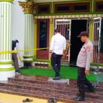 Rumah Ketua DPW Partai Aceh (PA) Kabupaten Aceh Timur Zulfazli alias Kupiyah Skei Bin Aiyub di Desa Lhok Dalam, Kecamatan Peureulak, menjadi sasaran pelemparan molotov