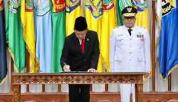Mendagri Tito Karnavian saat melantik Bustami Hamzah sebagai Pj Gubernur Aceh