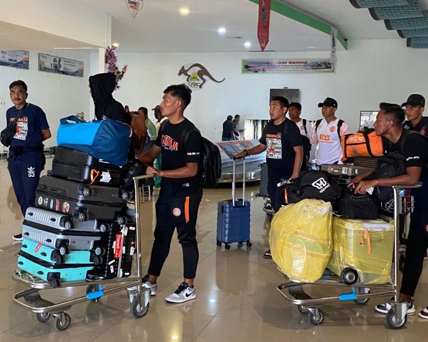 Tim Persiraja Banda Aceh saat ini masih berada di Biak. Usai pertandingan semifinal Liga 2 2023/2024 menghadapi tuan rumah PSBS Biak, Persiraja belum bisa kembali ke Aceh | INFOACEH.net Tim Persiraja Banda Aceh saat ini masih berada di Biak. Usai pertandingan semifinal Liga 2 2023/2024 menghadapi tuan rumah PSBS Biak, Persiraja belum bisa kembali ke Aceh