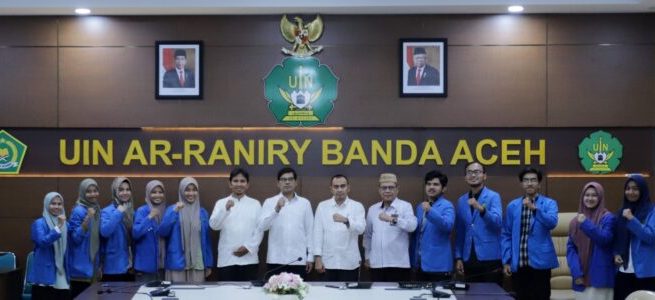 Rektor UIN Ar-Raniry Prof Dr Mujiburrahman MAg melepas sebanyak 13 mahasiswa untuk mengikuti program belajar di Jerman, Senin (1/4/2024)