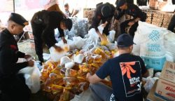 Pemkab Aceh Besar dan Sat Brimob Polda Aceh, menggelar Bazar Pangan Murah bekerja sama Perum Bulog Kanwil Aceh, di halaman Masjid Jamik Ladong, Aceh Besar, Selasa (2/4/2024)