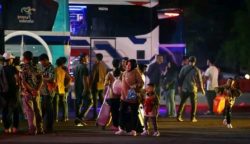 Jumlah penumpang mudik yang hendak pulang kampung halaman di Terminal Tipe A Batoh Banda Aceh mengalami lonjakan pada Senin malam (8/4)