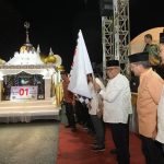 Pj Gubernur Aceh Bustami Hamzah bersama Forkopimda plus melepas peserta Pawai Takbir Keliling Idul Fitri 1445 H/2024 M di halaman Masjid Raya Baiturrahman Banda Aceh, Selasa (9/4/2024)
