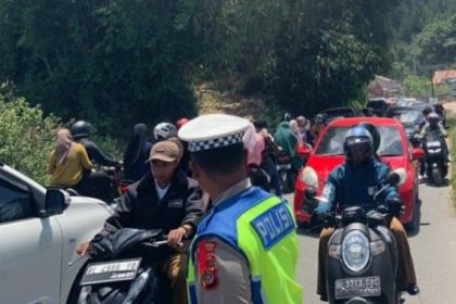 Sejumlah lokasi wisata di Kabupaten Aceh Tengah dalam dua hari ini tampak dipadati oleh para wisatawan yang datang berkunjung saat libur lebaran Idul Fitri 1445 Hijriah