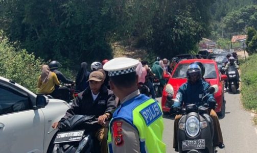 Sejumlah lokasi wisata di Kabupaten Aceh Tengah dalam dua hari ini tampak dipadati oleh para wisatawan yang datang berkunjung saat libur lebaran Idul Fitri 1445 Hijriah