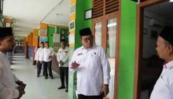 Kakanwil Kemenag Aceh Azhari melakukan Sidak sejumlah madrasah dan KUA di wilayah Banda Aceh dan Aceh Besar, Selasa, 16 April 2024