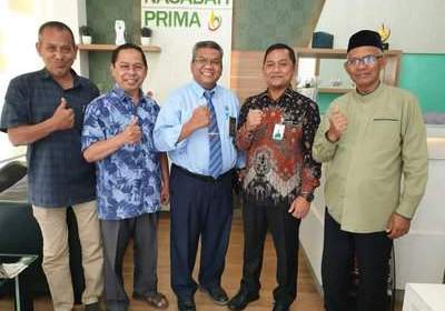 Ketua MPW ICMI Aceh Dr Taqwaddin Husin didampingi Sekretaris Wilayah Prof Rajuddin SpOG dan Bendahara Tgk Saifuddin Rasyid berkunjung ke Kantor Cabang Utama Bank Aceh Syariah, Kamis siang, 17 April 2024