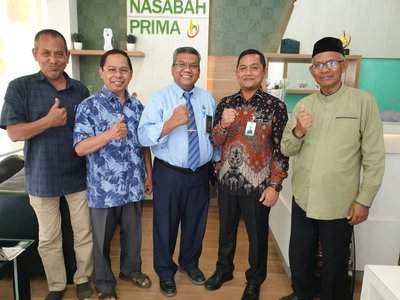 Ketua MPW ICMI Aceh Dr Taqwaddin Husin didampingi Sekretaris Wilayah Prof Rajuddin SpOG dan Bendahara Tgk Saifuddin Rasyid berkunjung ke Kantor Cabang Utama Bank Aceh Syariah, Kamis siang, 17 April 2024