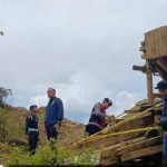 Personel Polres Nagan Raya melibatkan personel Denpom IM/2 dan Satpol PP melakukan penertiban dan penegakan hukum terhadap aktivitas penambangan emas ilegal di Nagan Raya, Rabu, 17 April 2024