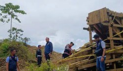 Personel Polres Nagan Raya melibatkan personel Denpom IM/2 dan Satpol PP melakukan penertiban dan penegakan hukum terhadap aktivitas penambangan emas ilegal di Nagan Raya, Rabu, 17 April 2024