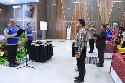 Wakapolda Aceh Brigjen Pol Armia Fahmi memimpin penandatangan pakta integritas dan pengambilan sumpah panitia, pengawas, peserta dan orang tua/wali calon peserta terkait penerimaan terpadu anggota Polri, Jum'at (19/4)