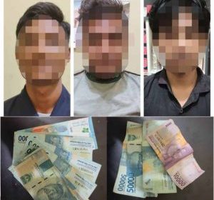 Satreskrim Polres Aceh Barat Polda Aceh menangkap 3 pemuda diduga pelaku judi slot online, di sejumlah lokasi terpisah di Meulaboh, Jum’at (26/4/2024)
