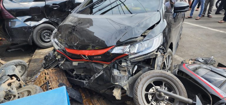 Tiga kendaraan mengalami kecelakaan maut terjadi di Jalan Hasan Saleh, Gampong Neusu Jaya, Kecamatan Baiturrahman, Banda Aceh, Ahad sore (5/5/2024). (Foto: Dok. Satlantas Polresta Banda Aceh)