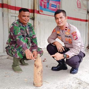 Penemuan mortir (bom) aktif diduga peninggalan Belanda saat ini telah diamankan di Polsek Tangse, Selasa sore (7/5). (Foto: Dok. Polsek Tangse)