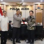 Regional CEO BSI Aceh yang baru Wachjono bersama mantan Regional CEO BSI Aceh Wisnu Sunandar melakukan audiensi dengan Kapolda Aceh Irjen Pol Achmad Kartiko, Rabu (8/5). (Foto: Dok. Humas Polda Aceh)