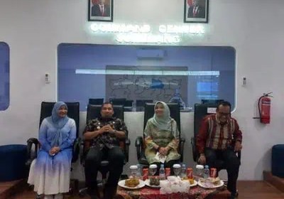 Pj Bupati Aceh Besar Muhammad Iswanto bersama Ketua TP PKK Cut Rezky Handayani mengunjungi Sumedang Comand Center di Sumedang, Jawa Barat, Rabu (8/5/2024). (Foto: Dok. Prokopim Aceh Besar)