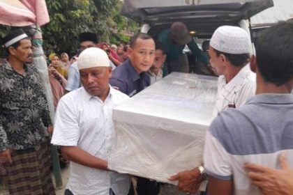 Pemulangan jenazah almarhumah Darmawati (46) saat tiba di Desa Pucok Alue Kecamatan Cot Girek, Aceh Utara