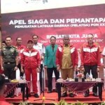 Pj Gubernut Aceh Bustami Hamzah bersama Wali Nanggroe Malik Mahmud pada Apel Siaga dan Pemantapan PELATDA PON XXI 2024 di Anjong Mon Mata, Pendopo Gubernur Aceh, Senin (13/5/2024). (Foto: Dok. Biro Adpim Setda Aceh)