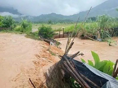 Banjir melanda Aceh Selatan, Ahad (12/5/2024), dipicu curah hujan yang mengguyur wilayah Kabupaten Aceh Selatan dengan intensitas sedang hingga lebat juga disertai angin kencang. (Foto: BPBD Aceh Selatan)