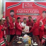 Said Mulyadi dan Saiful Anwar saat mendaftar sebagai Pasangan Calon Bupati/Wakil Bupati Pidie Jaya di kantor DPP Partai Aceh, Rabu (15/5). (Foto: For Infoaceh.net)